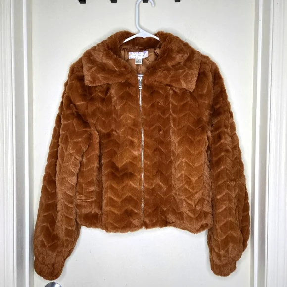 🎁NWT Band of the Free Val Faux Fur Chevron Jacket in Coco - Picture 1 of 6